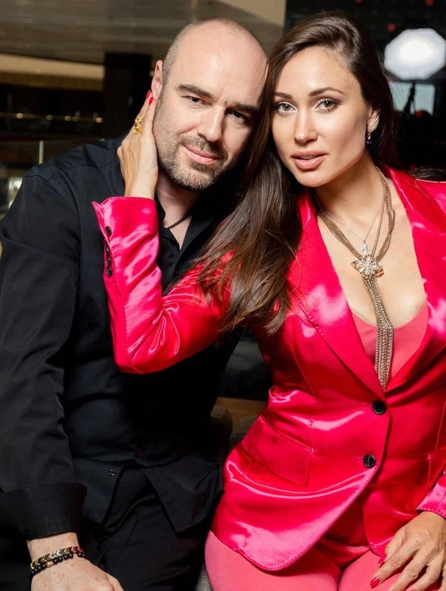    Роман Тостик ушел от Елены, родившей от него шестерых детейСоцсети Елены Товстик