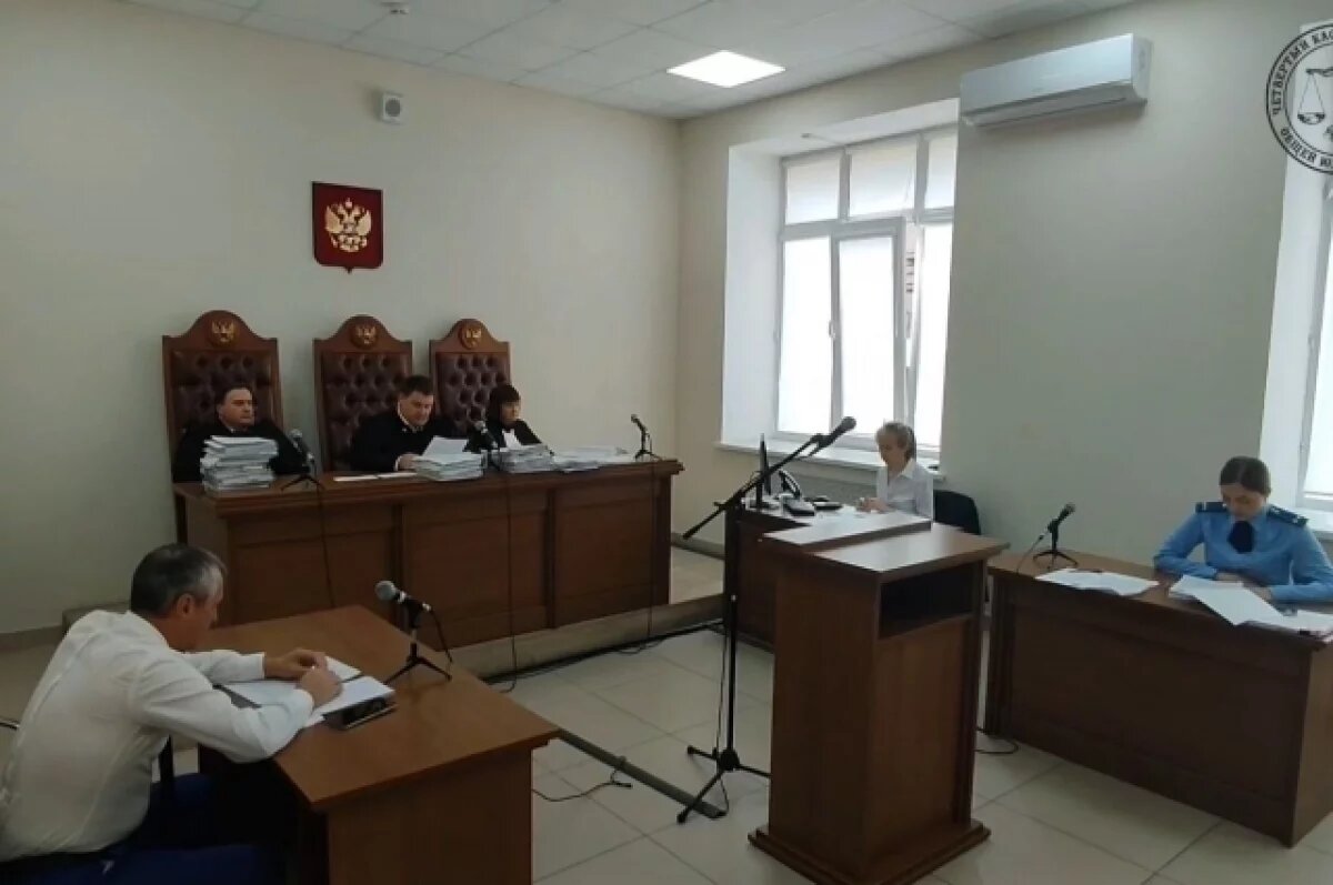    Минус шесть месяцев.