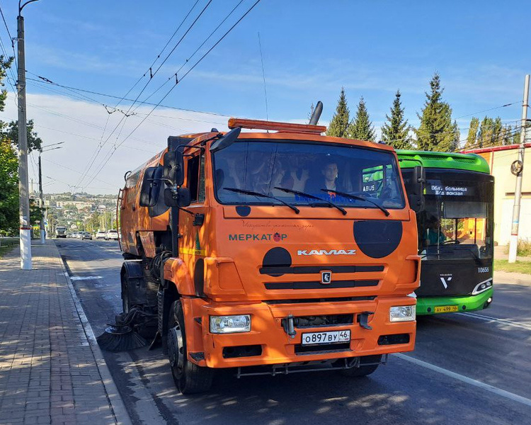     В Курске 60 человек задействованы в уборке улиц
