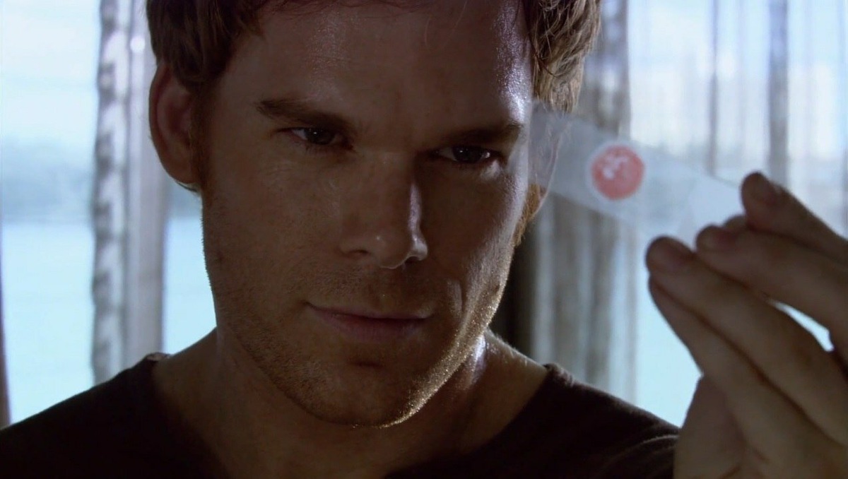 Кадр из сериала “Декстер” (2006-2013). Источник: https://www.kinopoisk.ru/