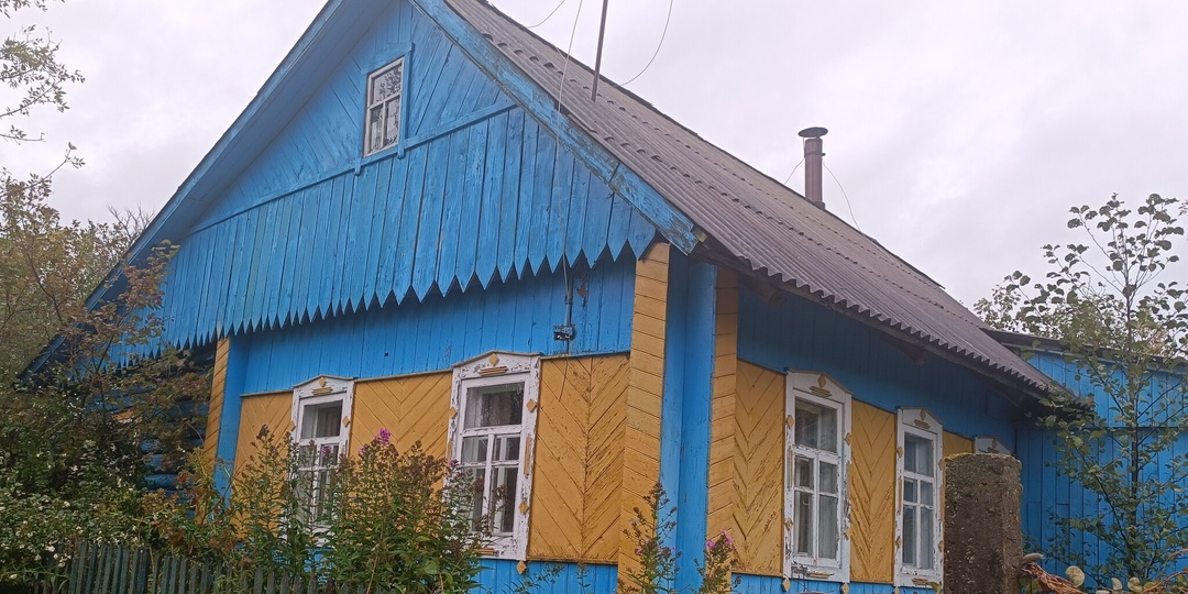 Домик в деревне нужен? Вот варианты по 42 рубля в хороших местах – у рек и озер