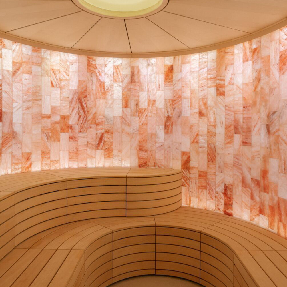 Панно из гималайской соли на всю стену парной. Фото pinterest.com