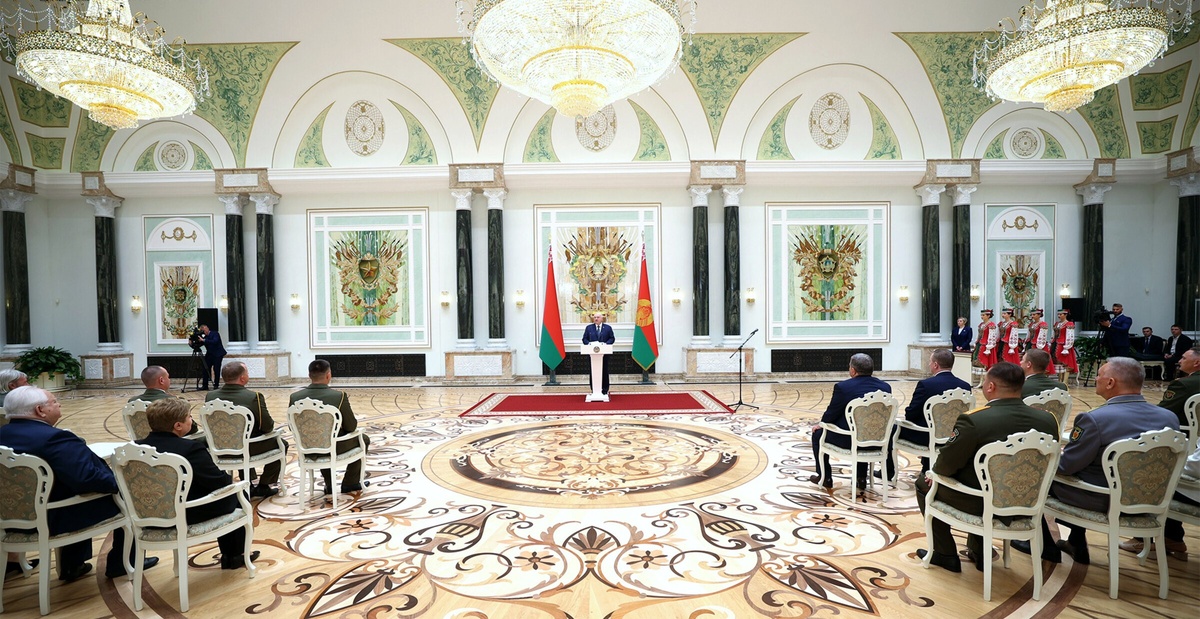 Лукашенко выступает на церемонии вручения госнаград в канун Дня народного единства © пресс-служба президента Республики Беларусь