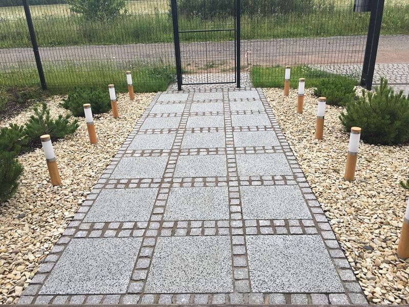 Дорожка на участке