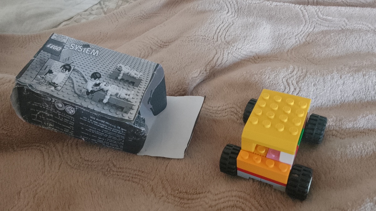 Набор "Машина Ока", в неё сидячий лего-человечек не вмещается, только рокубс