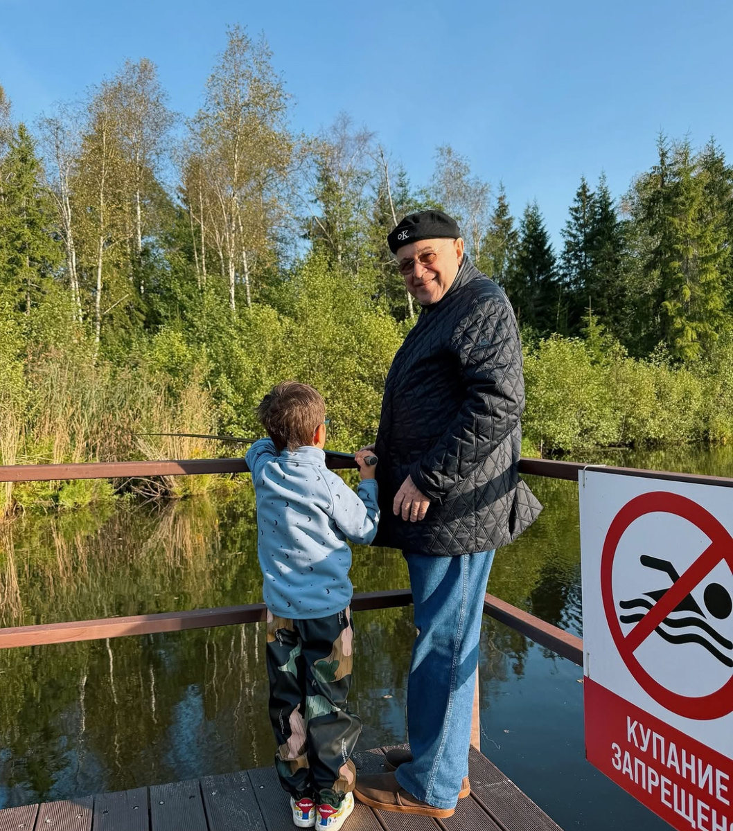    Евгений Петросян с сыном Ваганом. Фото: Instagram (Запрещён в РФ) @petrosyanevgeny