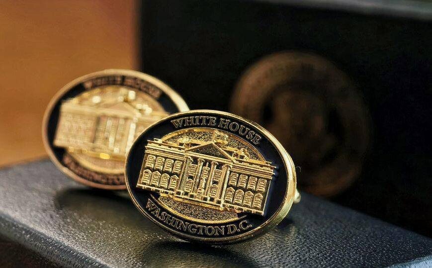    Те самые запонки большой дружбы. (Фото из социальных сетей).