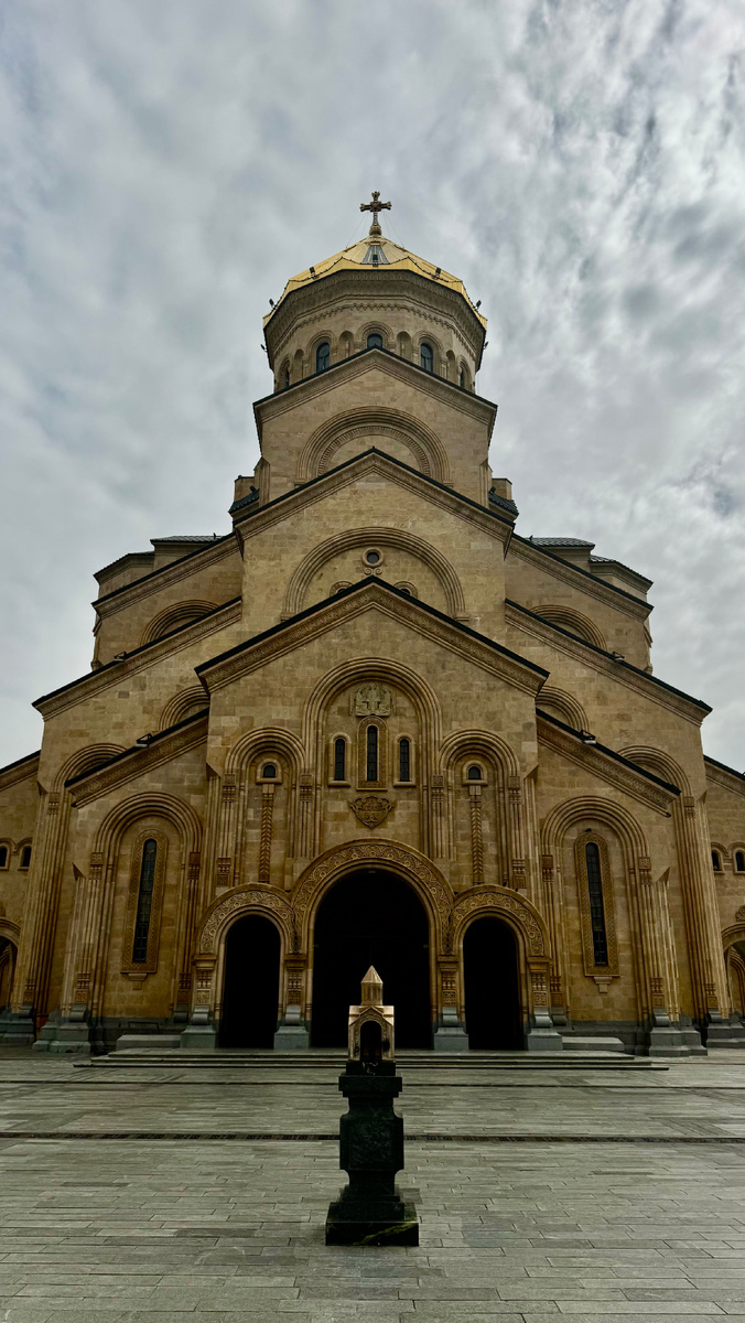 Кафедральный собор Святой Троицы в Тбилиси