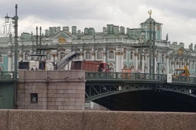    Почему и на сколько перекрыли Дворцовый мост?