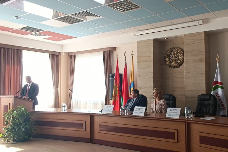     Диалог на равных: в Солигорске обсудили успехи партии "Белая Русь"