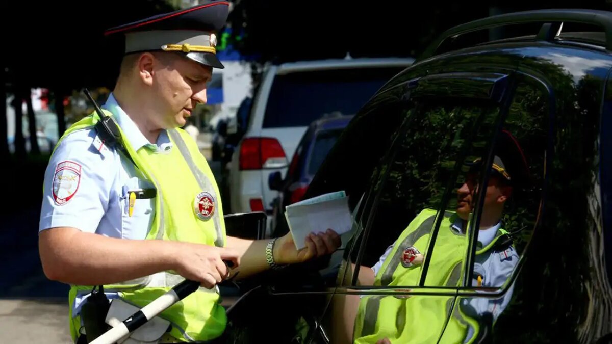    Сотрудник ГИБДД. © АГН «Москва»