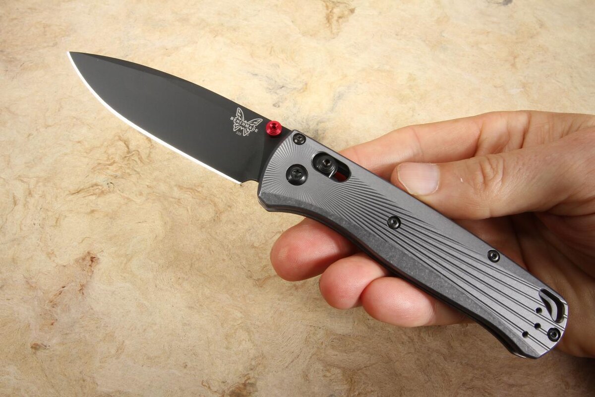 Benchmade Bugout со сталью M390 на клинке