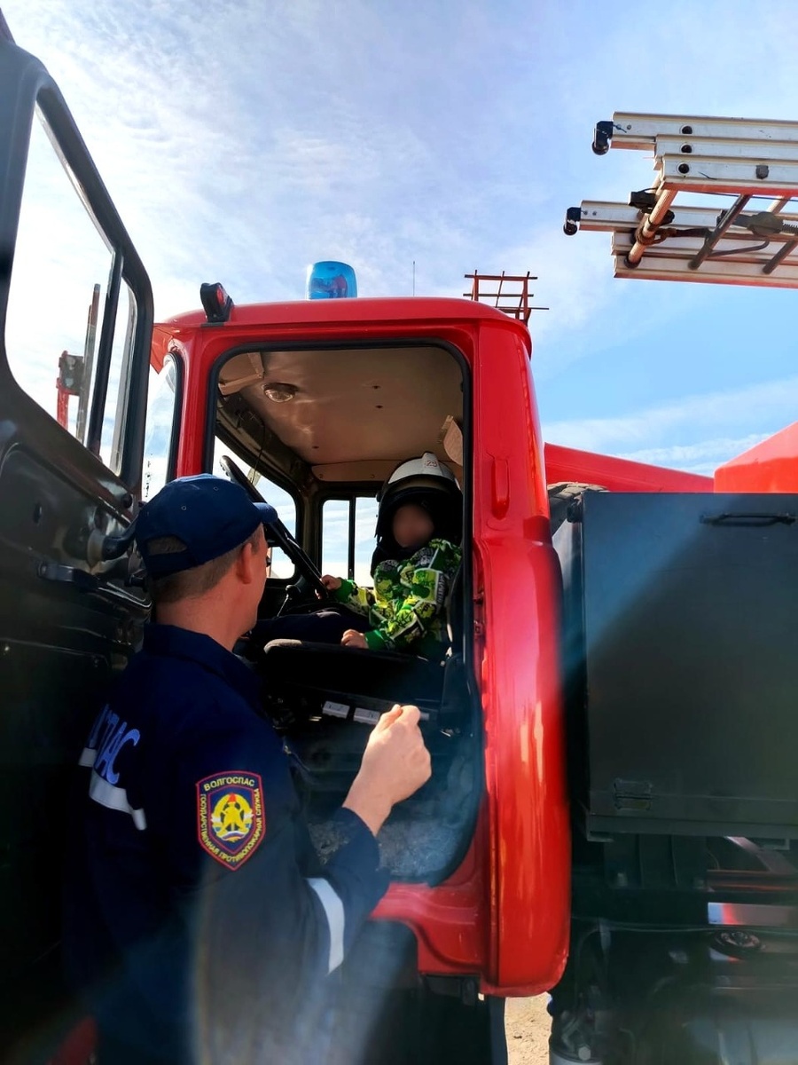 Воспитанники детского сада «Cолнышко» побывали в гостях у огнеборцев