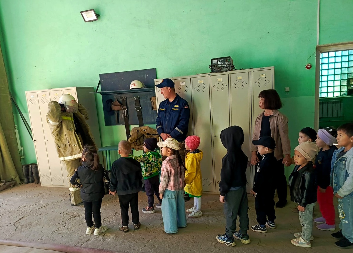 Воспитанники детского сада «Cолнышко» побывали в гостях у огнеборцев