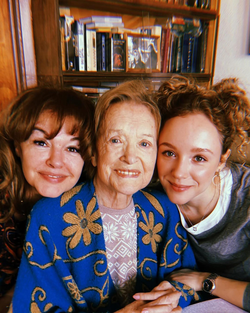    Валентина Талызина с дочерью и внучкой. Фото: Инстаграм (запрещён в РФ) @talyzinaanastasiia