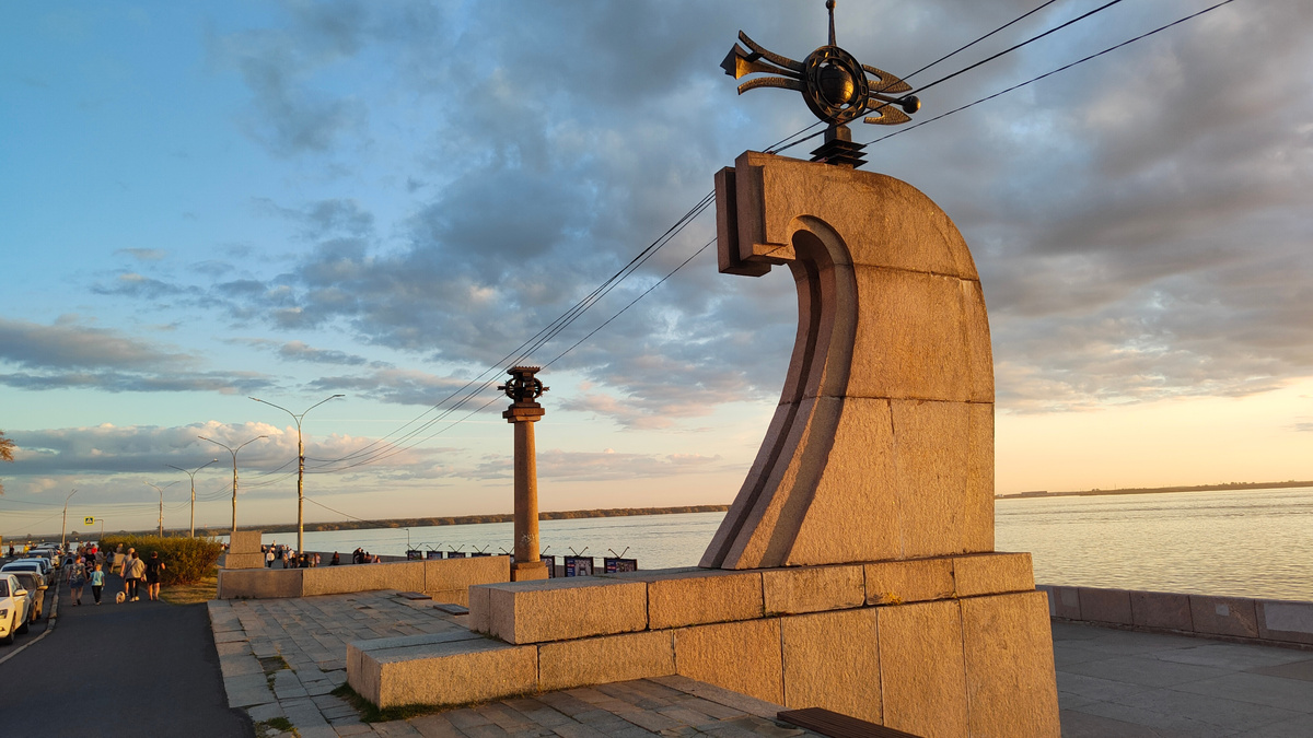 Мыс Пур-Наволок — историческое место в Архангельске, где в 1584 году по указу царя Ивана Грозного была заложена крепость, ставшая основой для будущего города. 