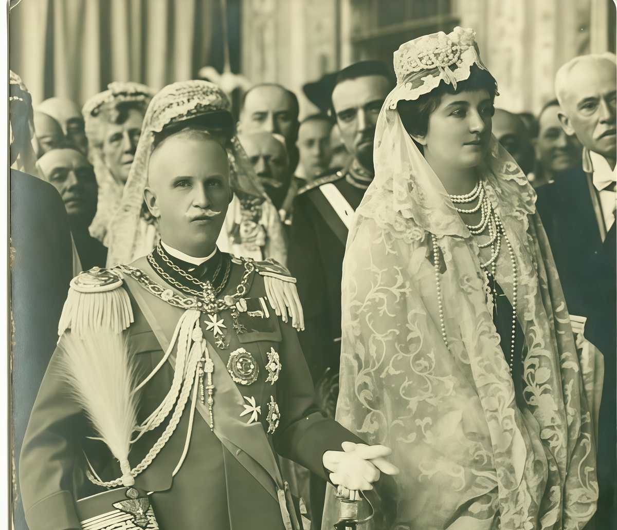 Король Умберто и его жена - королева Елена