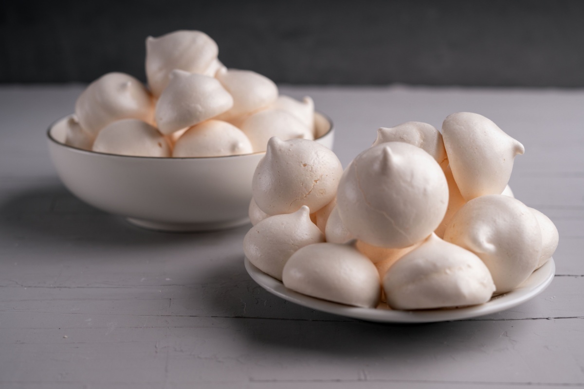 Yaraslava Melchanka / Shutterstock / FOTODOM📷Безе пропекается полностью до хрустящего состояния