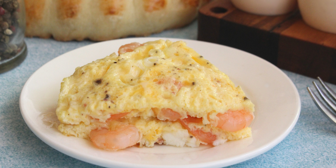 Омлет на сковороде с креветками