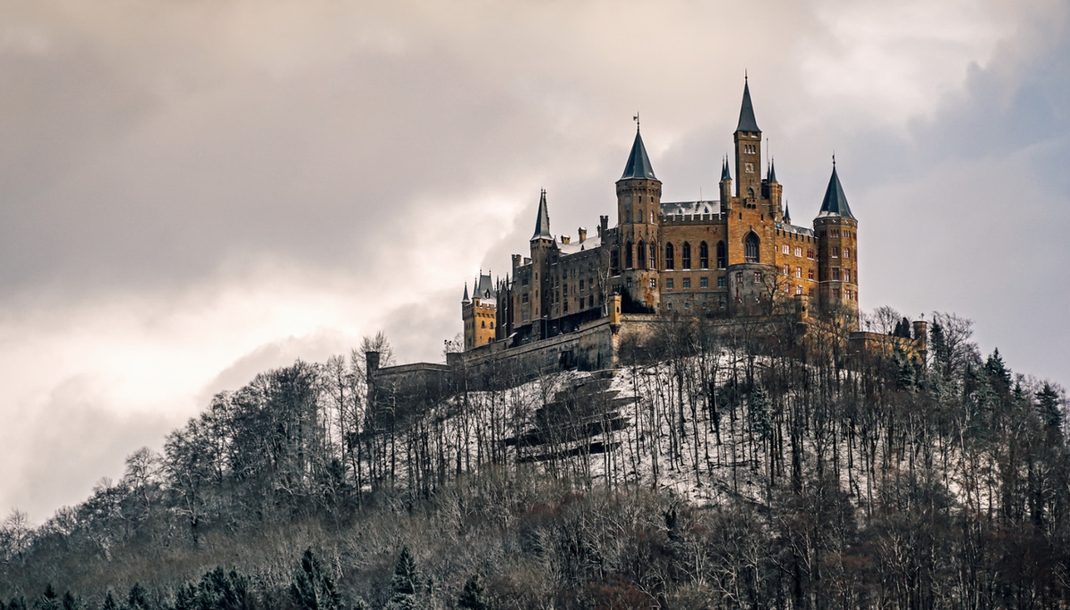 Замок Гогенцоллерн https://www.visit-bw.com/en/article/hohenzollern-castle/57fc1dd4-0003-4301-b330-2f07a0c4c113#/