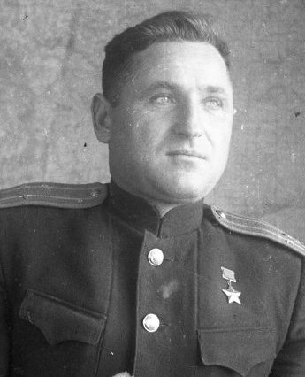 Он сражался на летающих лодках и сбросил на врага десятки тонн бомб. Подвиг Героя Советского Союза Севастьяна Крученых