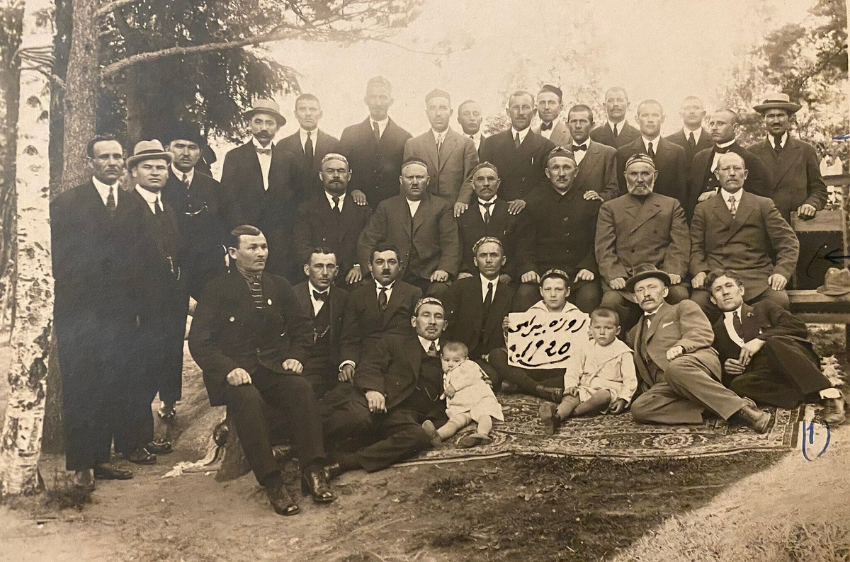 Татары на даче купца Умяра Абдрахима в Хельсинки, 1920 год. Фото: Anonymous / Wikimedia
