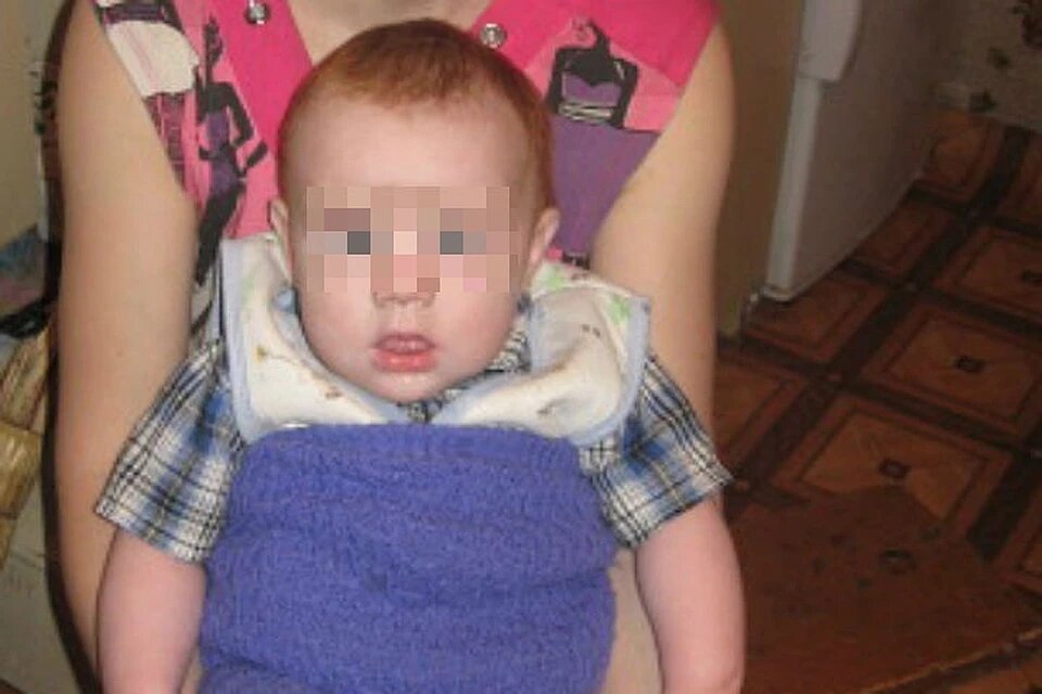 Годовалого Максимку, которого вынес из огня сосед, спасли врачи. Фото: соцсети.