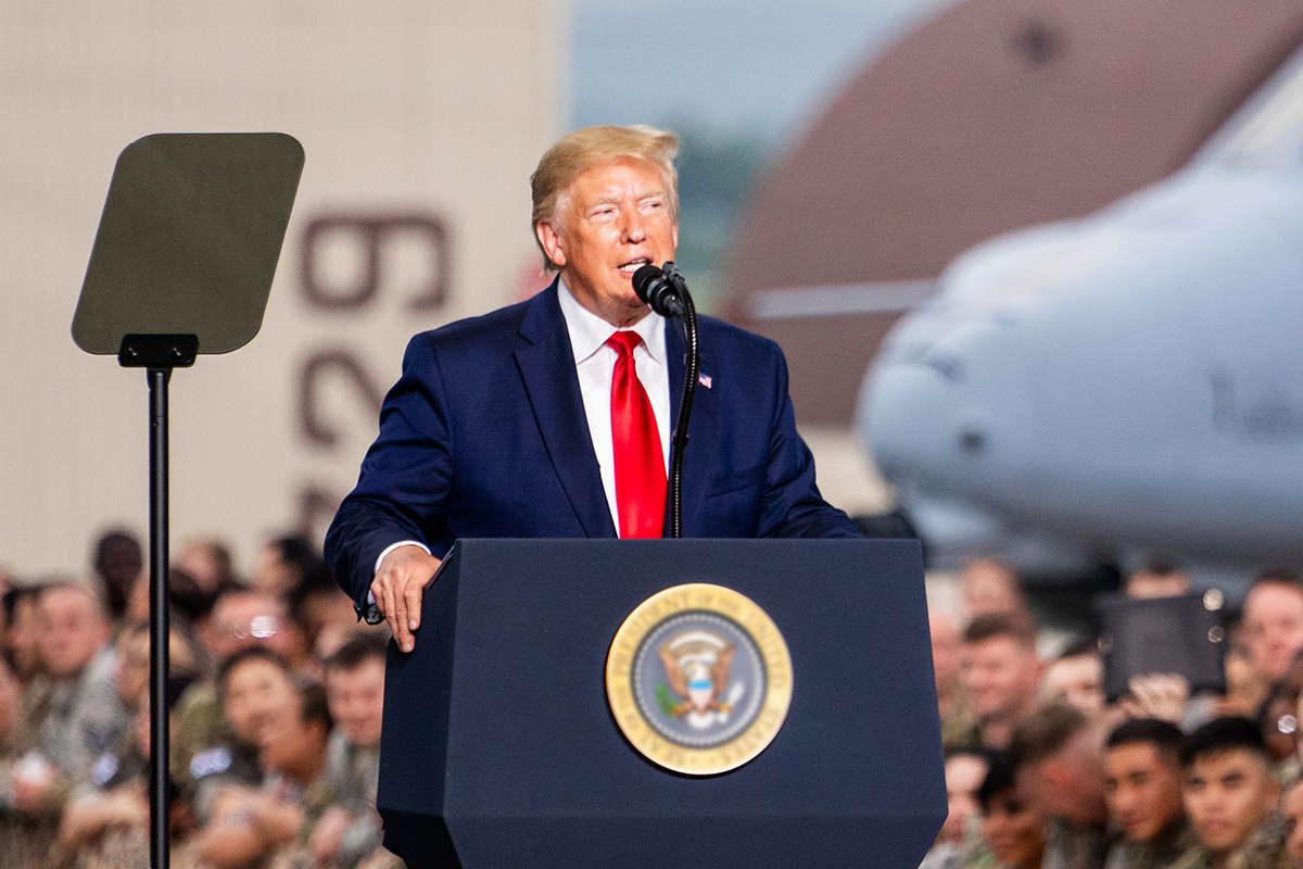 Власти Великобритании готовятся к визиту Трампа и опасаются массовых протестов.  Фото: Фото: служба распространения визуальной информации Министерства обороны США / dvidshub.net / U.S. Air Force photo by 1st Lt. Daniel de La Fé (Public Domain)