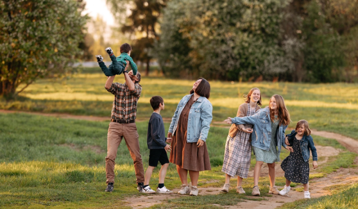     Прогулка в парке. Источник: Shutterstock / FOTODOM Автор фото: Kaplitskaia Love