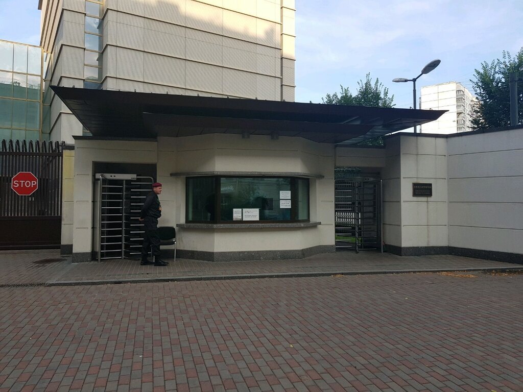 Вид входа в консульство, взял из интернета.