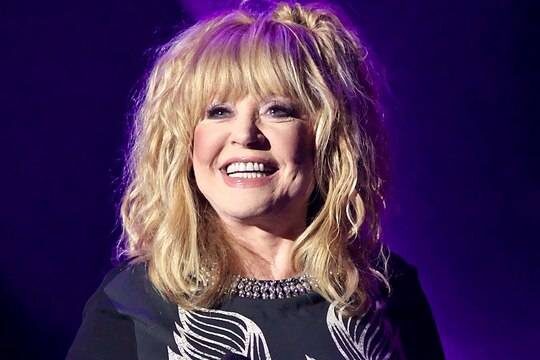    Владимира Путина попросили лишить Аллу Пугачёву звания народной артистки после скандального интервью