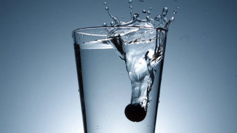     Стакан воды. https://visualhunt.com/