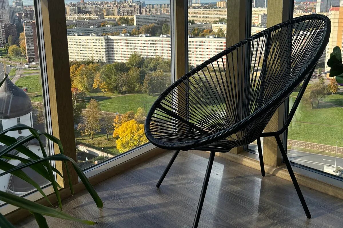 Кресло «Акапулько» на лоджии в частном интерьере