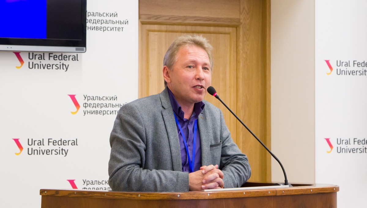 Как поясняет Сергей Киселёв, методика поможет выявить отклонения в развитии на ранней стадии и оперативно помочь ребенку. Фото: Карина Голованова / УрФУ.