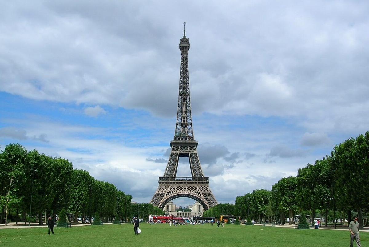    К сожалению, Эйфелева башня также каждый год изнашивается. Источник фотографии: wikimedia.org