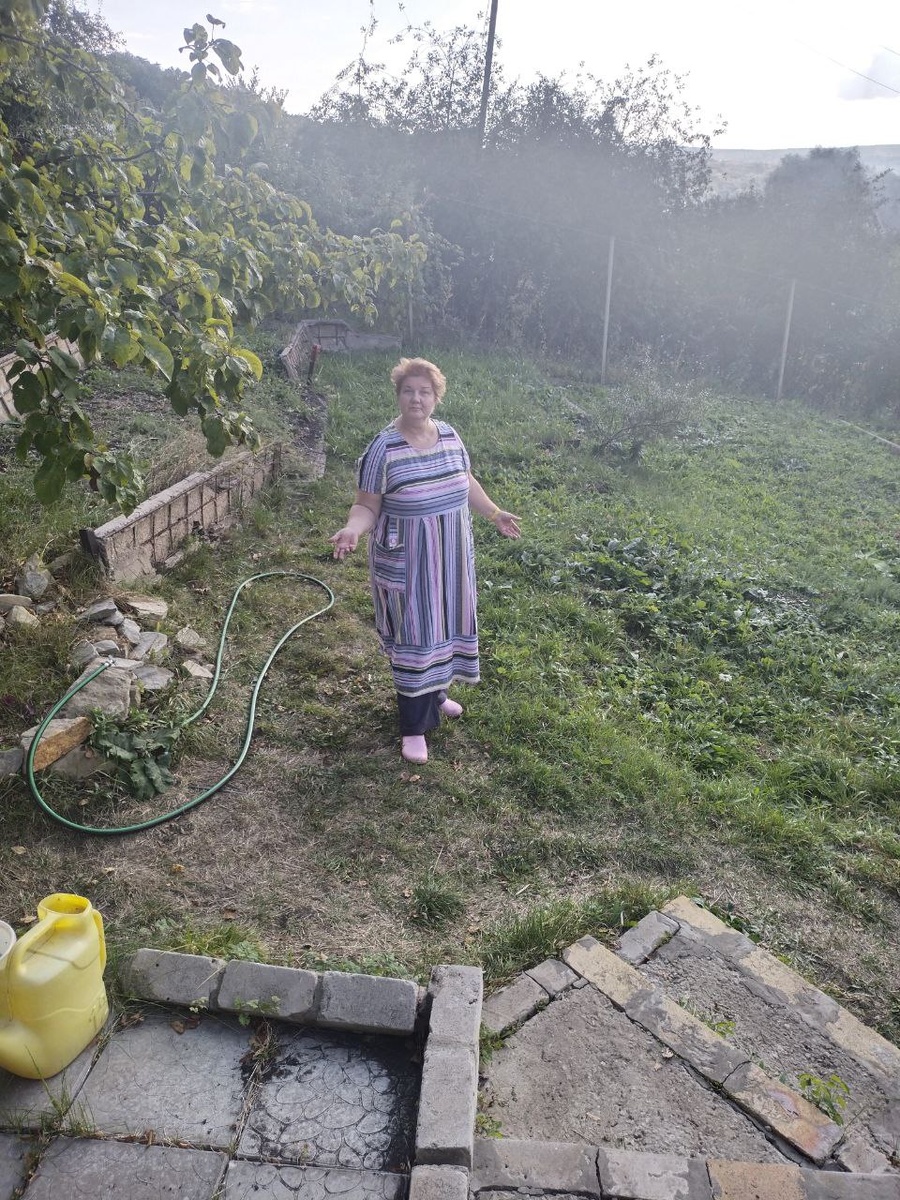 Не знаю про ихнюю восточную жару, а в нашей дачной прохладе штаны с начёсом под платьем очень даже душевно! Главное, коленкам тепло! 😁