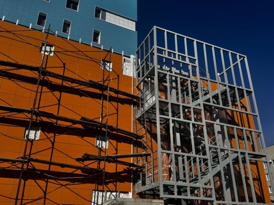    Возведение нового здания Алтайского краевого клинического центра охраны материнства и детства. Источник: Пресс-служба Министерства строительства и ЖКХ Алтайского края