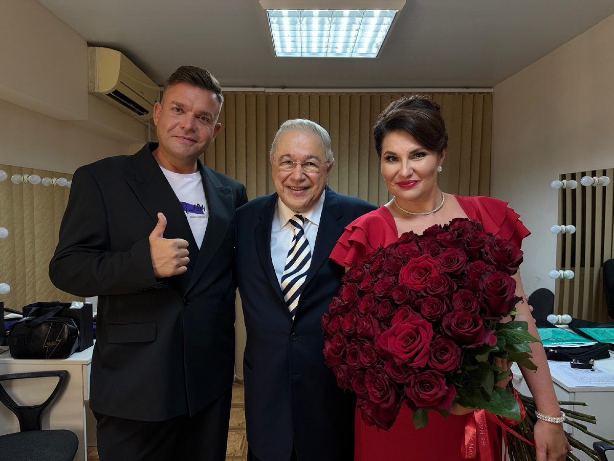 Р.Селецкий, Е.В.Петросян, О.Невежина 