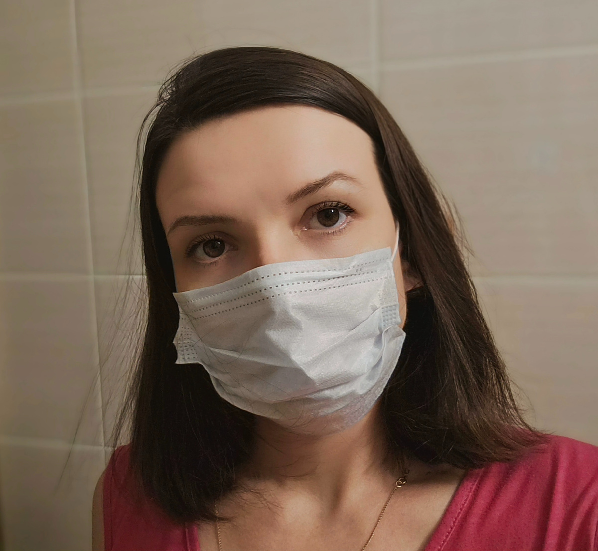 Скрываю свой натертый красный нос