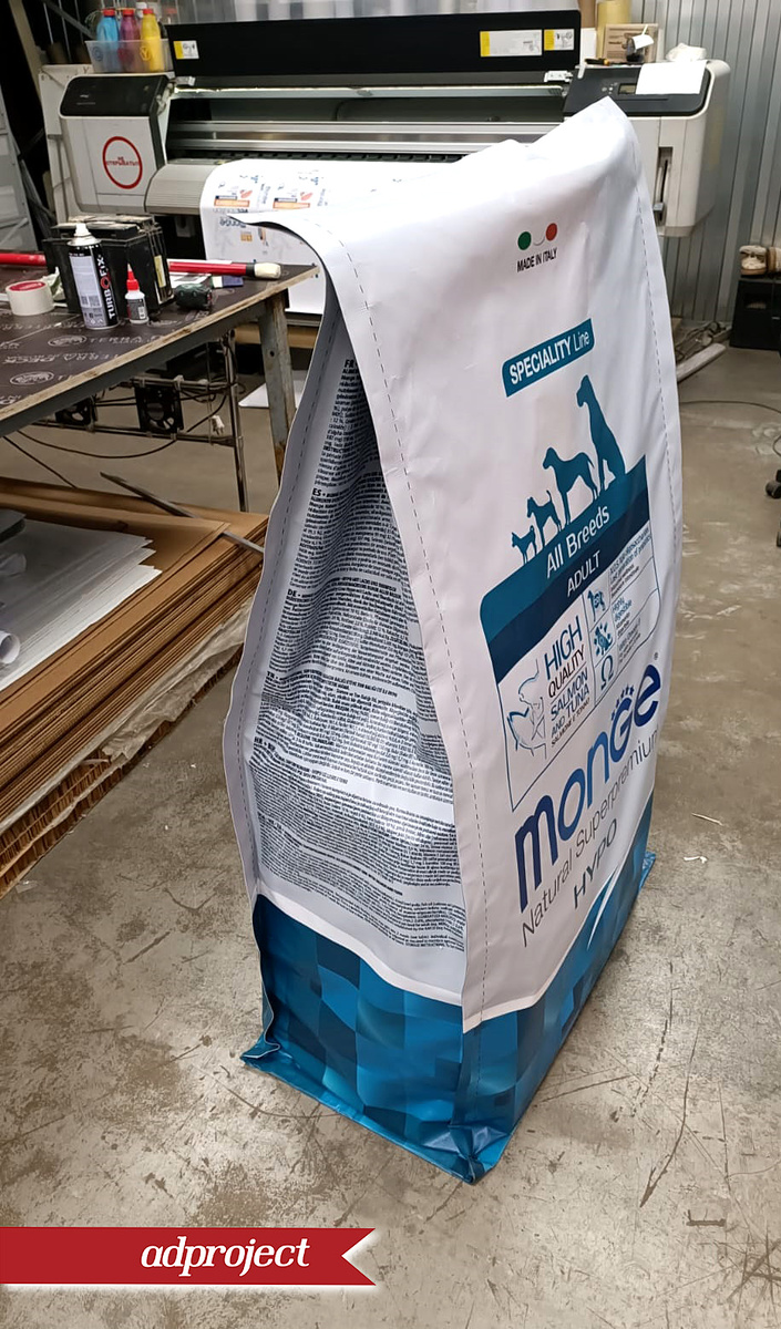 Огромный муляж, притяжение