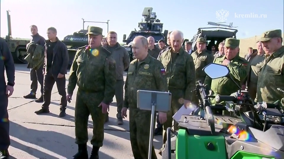    Президент Путин лично осмотрел вооружение для российско-белорусских стратегических учений «Запад — 2025»
