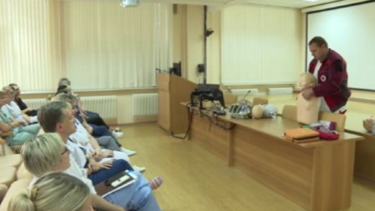    В Курске специалисты регионального отделения Красного Креста провели мастер-класс для врачей областного перинатального центра