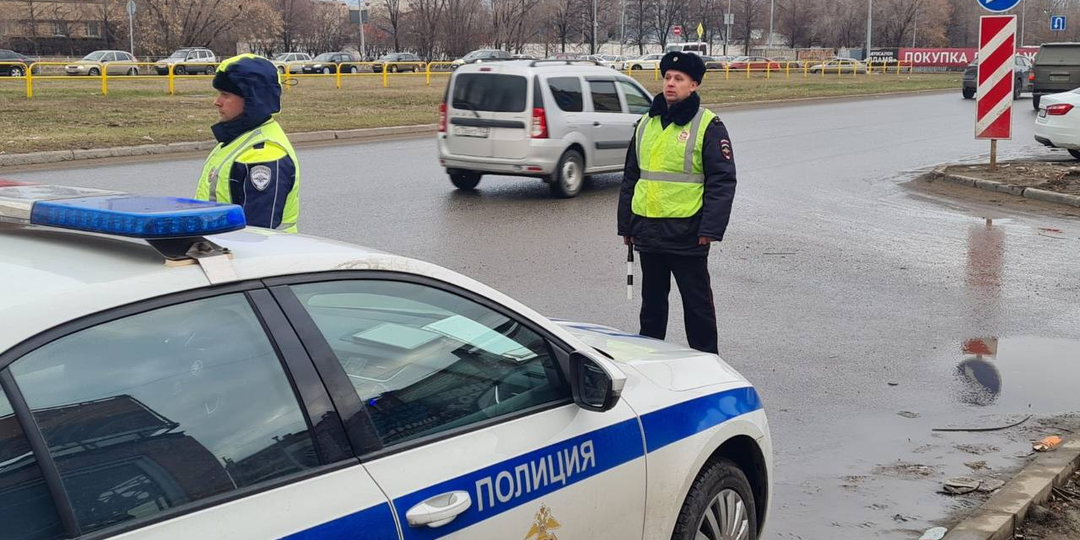 Вас "тормозят", но не подходят? Что говорить и делать? Автоюрист научит защищаться от "развода" на дороге