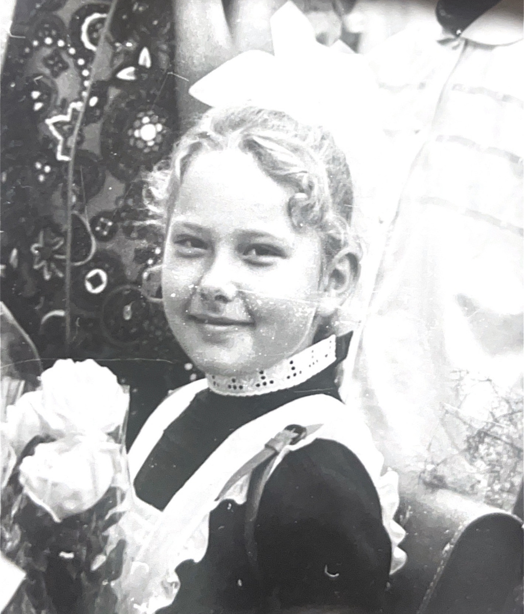    Первое сентября будущей телеведущей. Фото: из личного архива Арины Шараповой