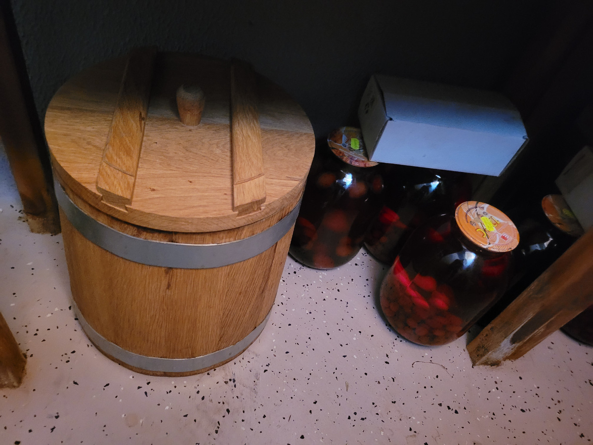 Бочка с огурцами