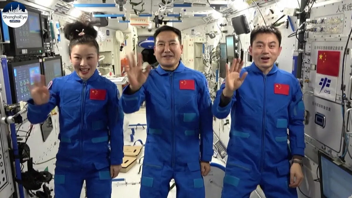 На борту китайской орбитальной станции  Yandex.ru