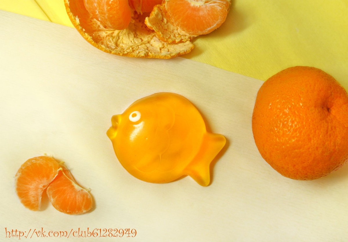 Мыло "Рыбка Мандаринка" с маслом виноградных косточек и эфирным маслом апельсина, улучшает питание кожи и обладает противомикробным действием. Автор мыла и фотографий Корягина Светлана (Корга Арт)