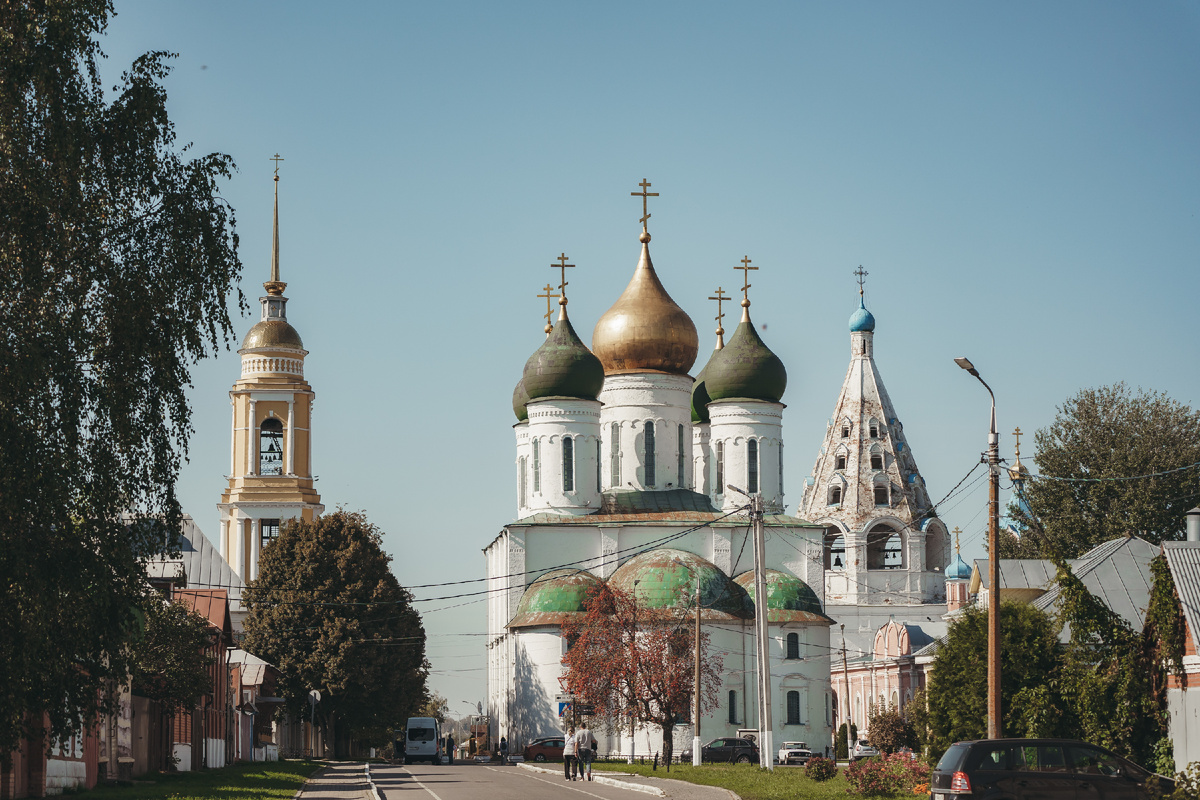 В Коломне очень много красивых храмов.