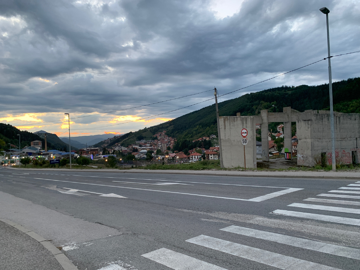 Автомагистраль около Нова Варош, Западная Сербия. После заката. Фото автора 