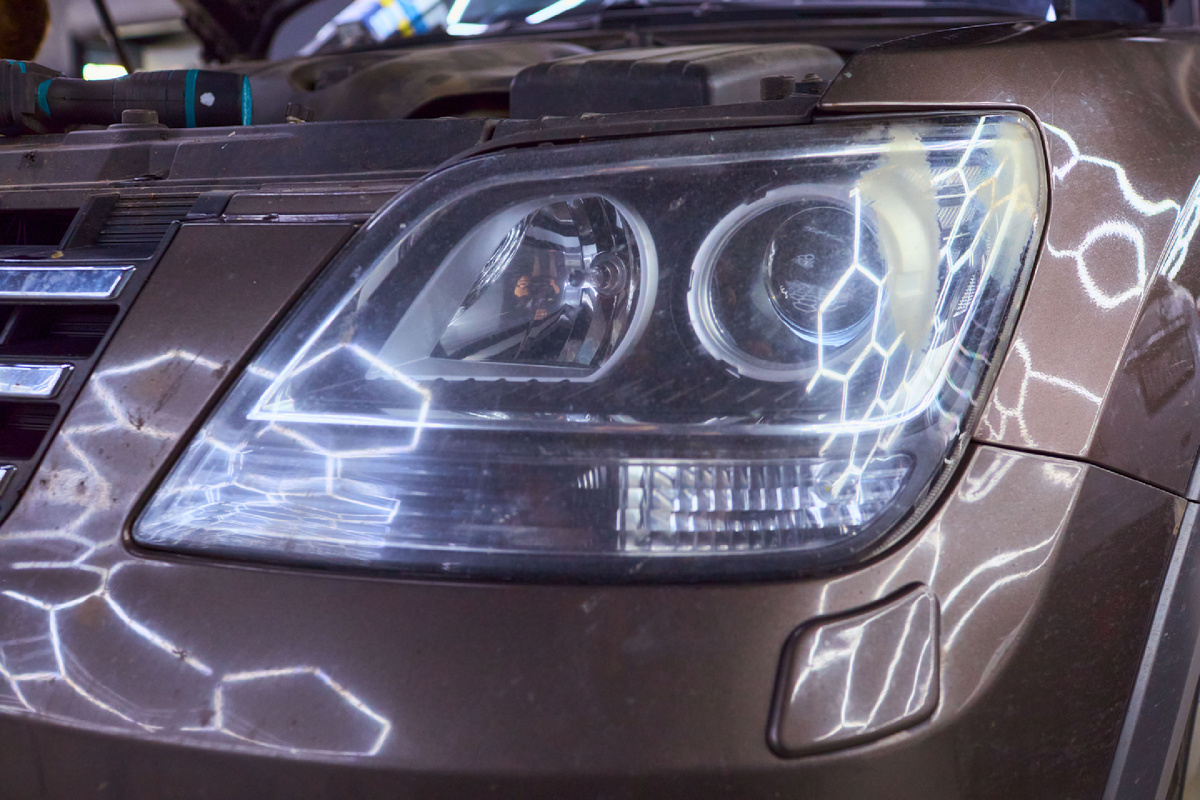 Источник фото: https://custom-heroes.ru/raboty/vid-uslugi/avtosvet/nashi-raboty/kia-mohave-vosstanovlenie-far-i-zamena-stekol/